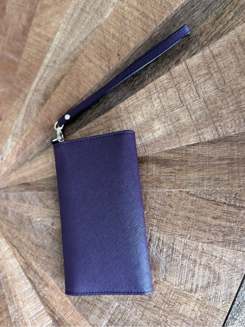 kate spade purple saffiano wristlet clutch with gold plaque